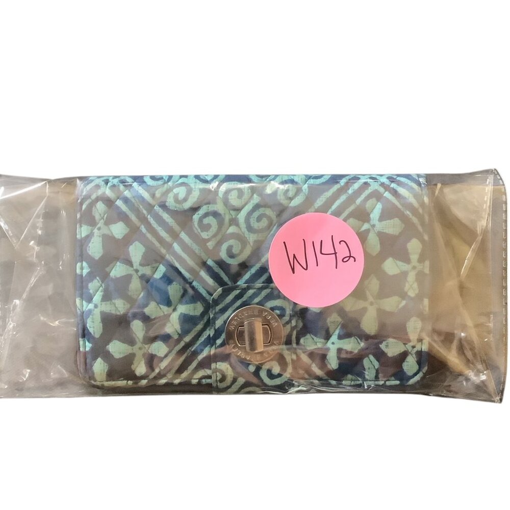Vera Bradley Cuban Tile Blue Quilted Wallet Secure Turn Lock Closure Zip Pocket - Picture 6 of 6